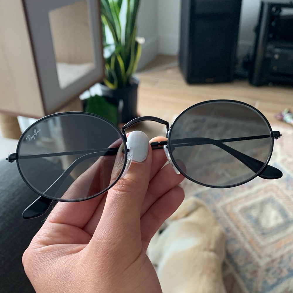 Ray-Ban Oval Flat Lenses in Black Grey Gradient